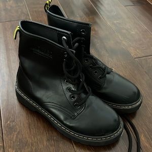 Combat boots